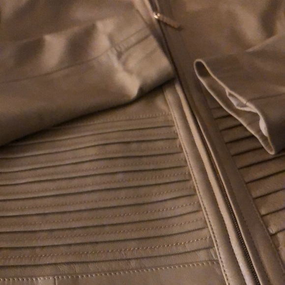 ST. JOHN SPORT by Marie Gray - Picture 4 of 10